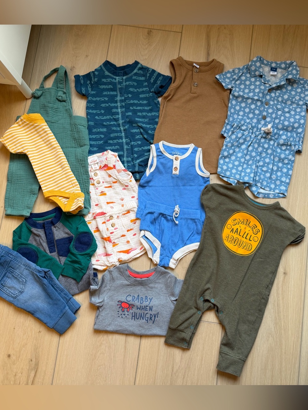 Baby Boy Cat & Jack / Old Navy Bundle size 0-6 Months
